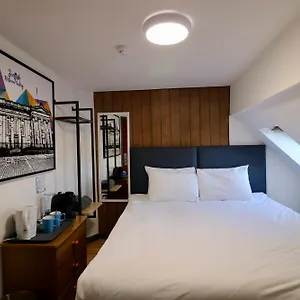  Hostal St Christopher's Original